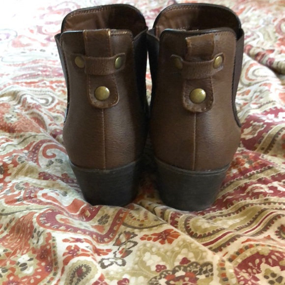Brown heeled bootie - Picture 4 of 4